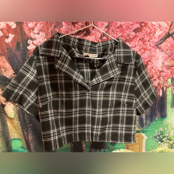 5 Super Cute Crop Tops (Check The Pictures) - Picture 6 of 11